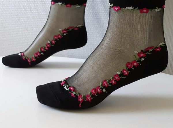 Chaussettes transparentes noires avec petites fleurs rose